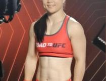 “格斗女中医”称家人不知她打UFC 白天救人夜晚争冠