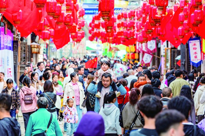 旅游方式花样繁多 以旧换新持续火热 国庆假期消费市场人气旺活力足